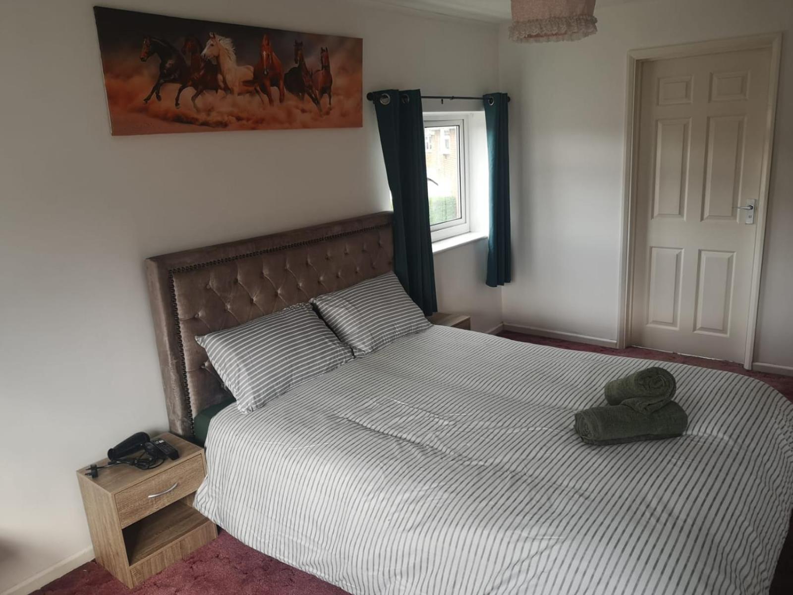 Mossbank House Luton Airport 호텔 외부 사진