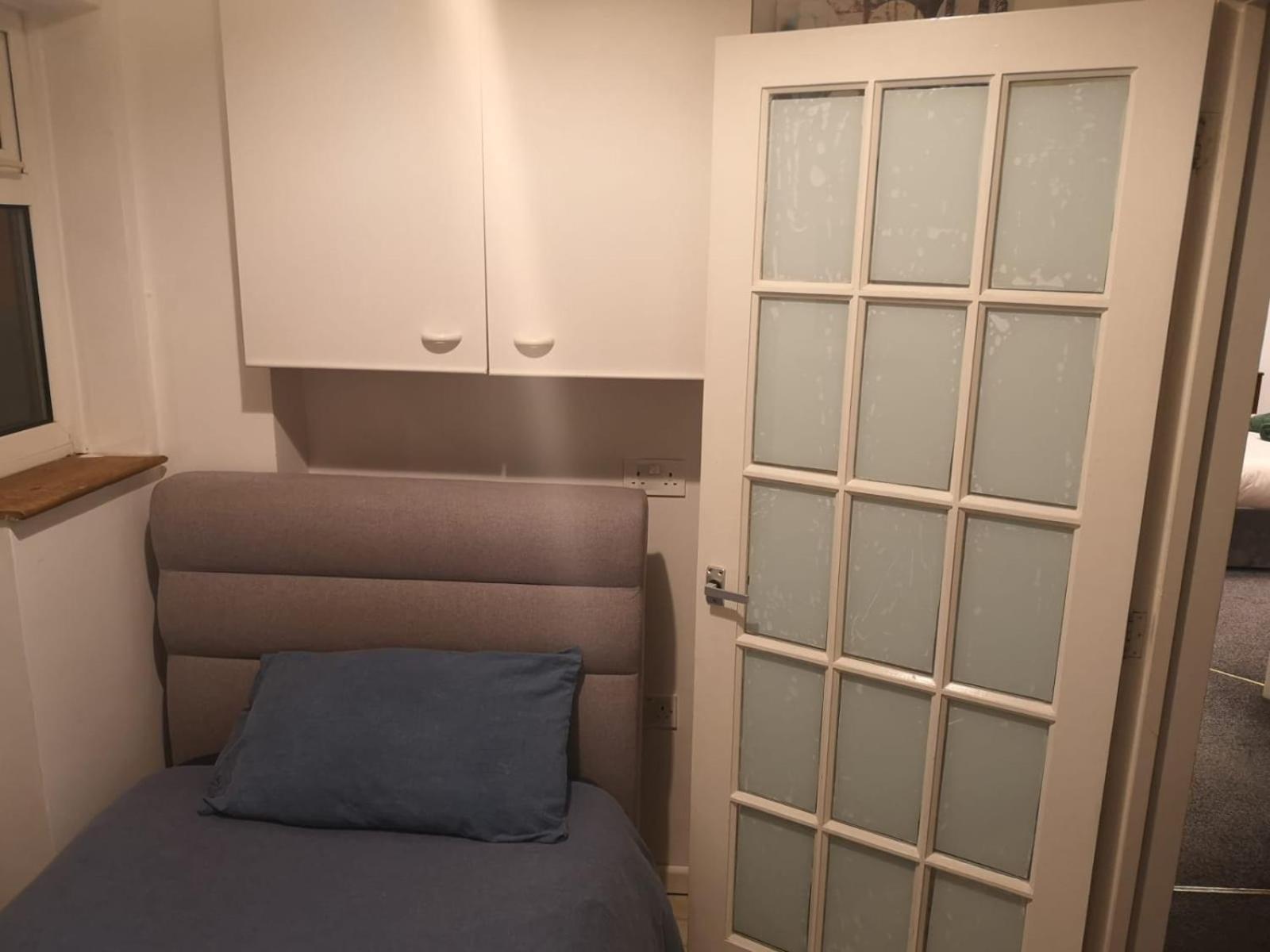 Mossbank House Luton Airport 호텔 외부 사진